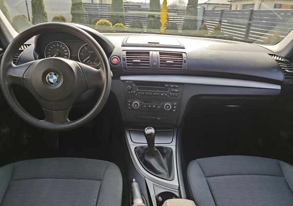 BMW Seria 1 cena 16800 przebieg: 248000, rok produkcji 2009 z Sieradz małe 172